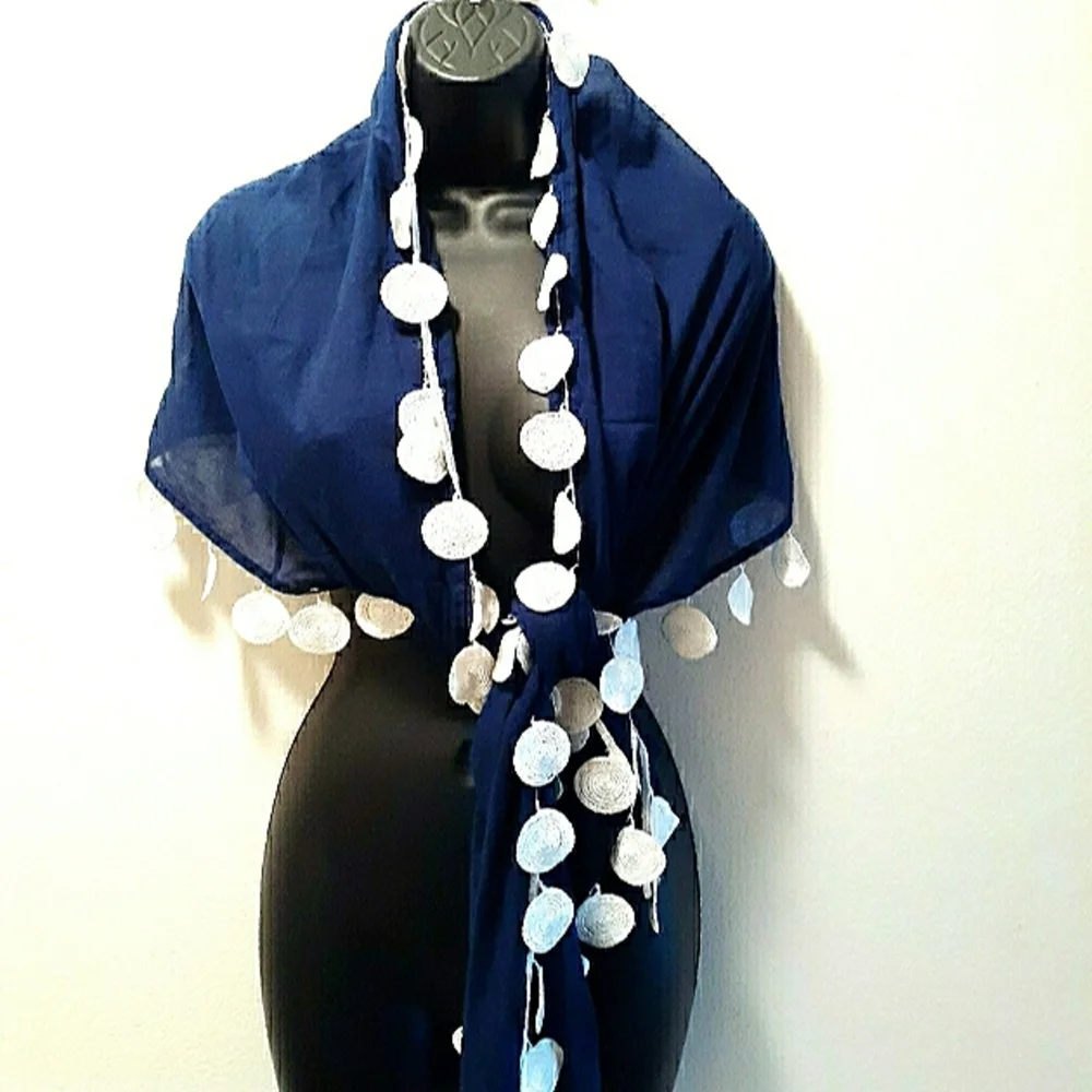 - MUD PIE ROUND CROCHET LACE SCARF